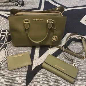 MichaelKors olive green:purse,id card,wallet